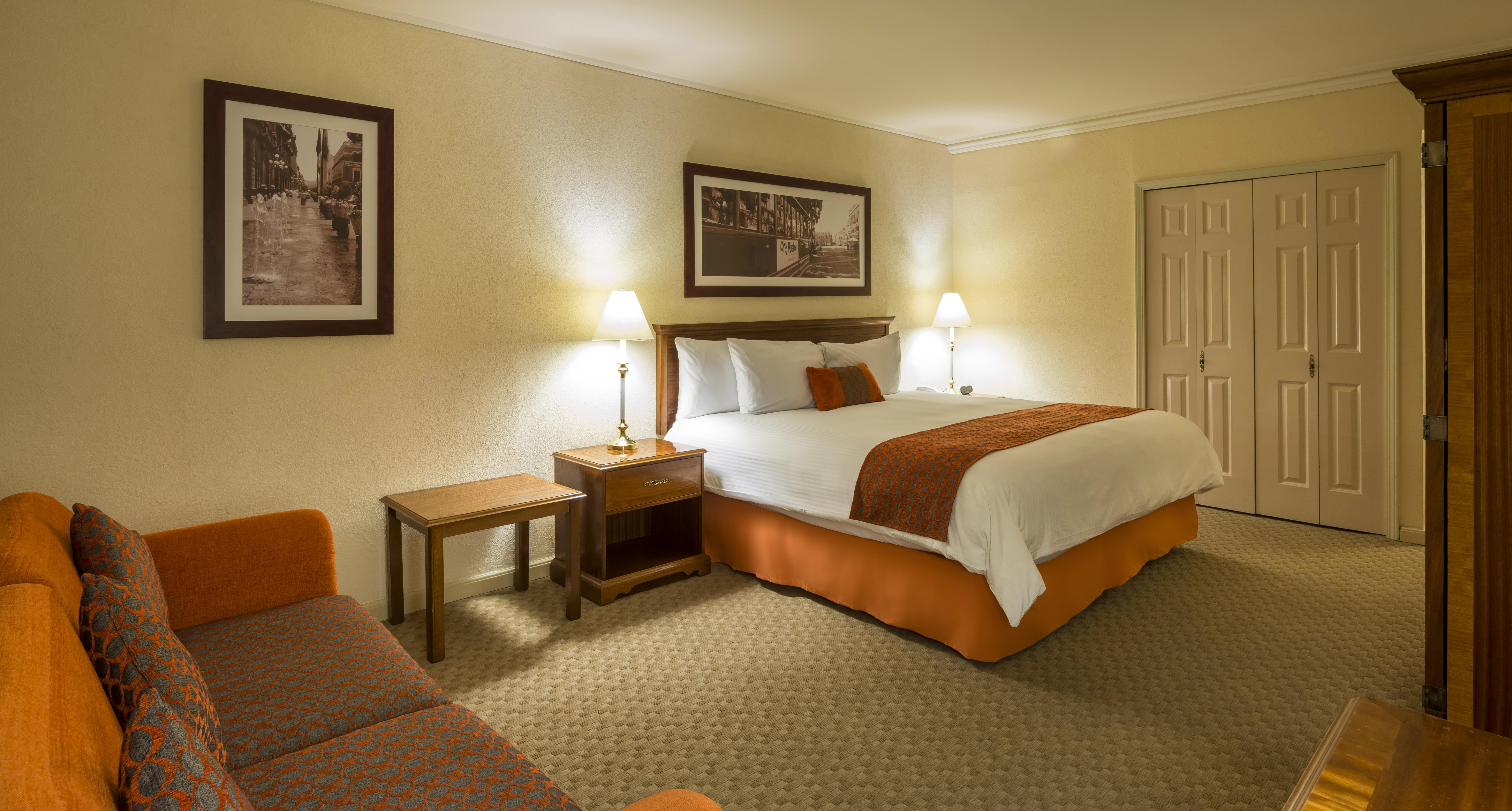 Camino Real Puebla Angelopolis Hotel Buitenkant foto A guest room at the Inn at the Opera