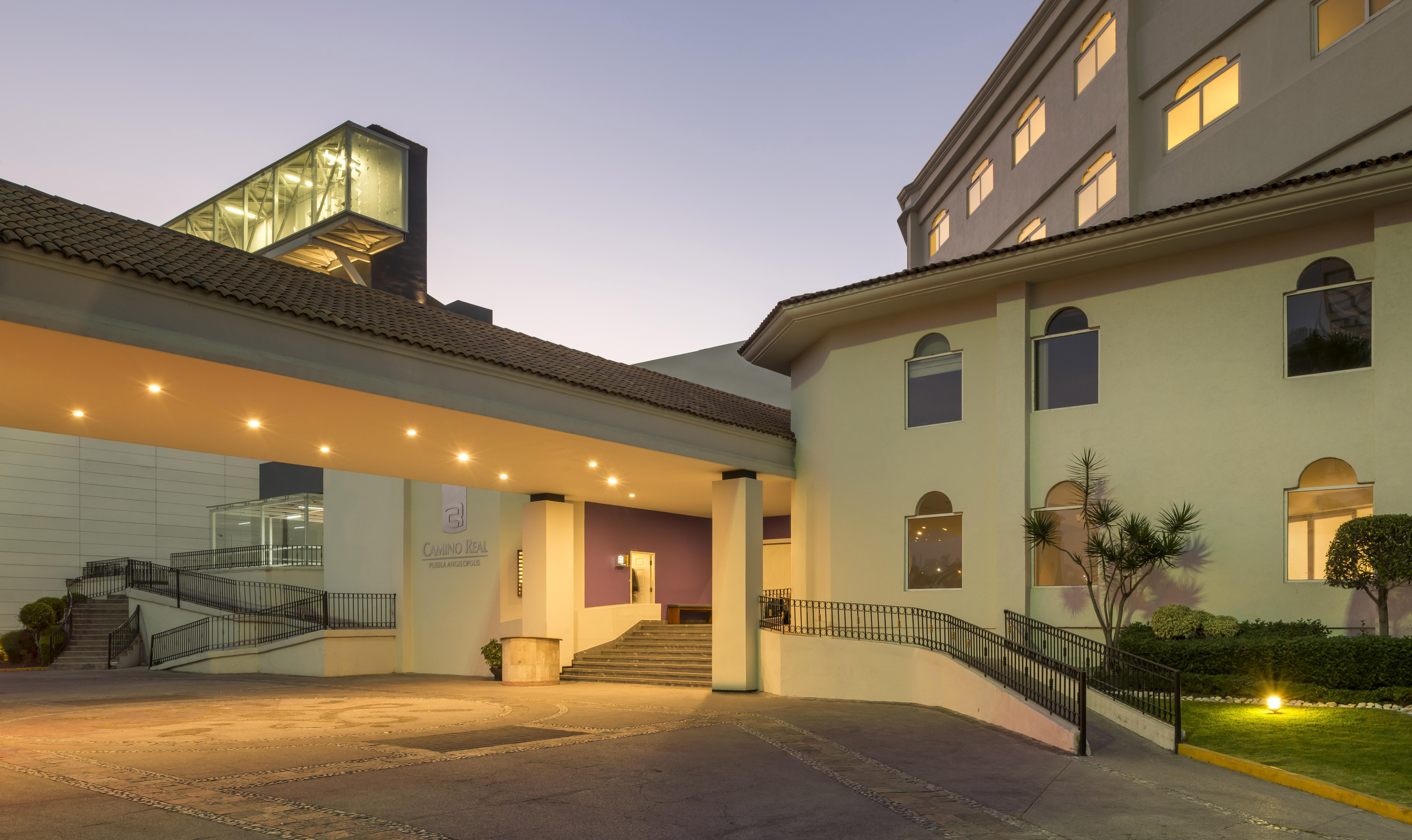 Camino Real Puebla Angelopolis Hotel Buitenkant foto The main entrance of the hotel