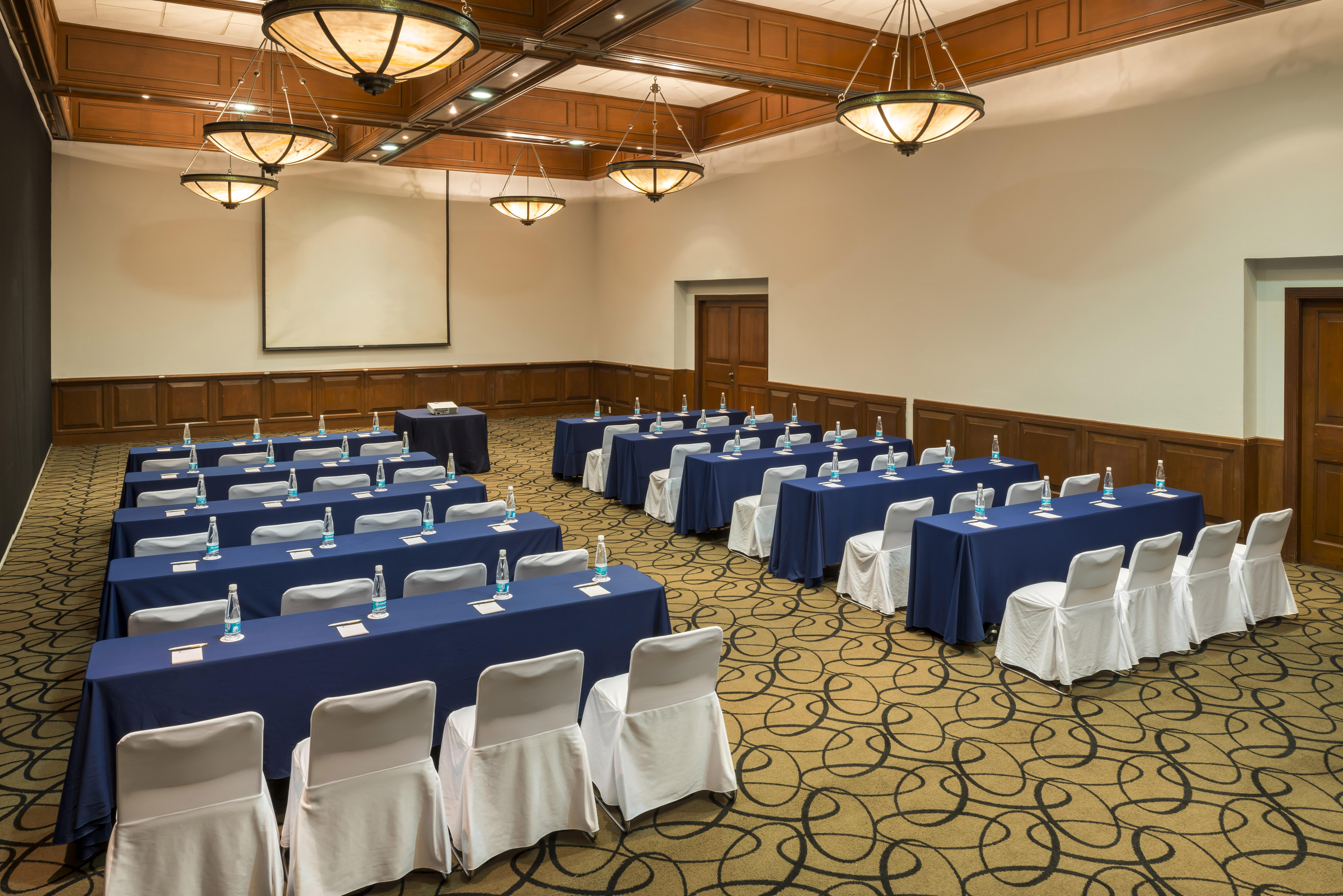 Camino Real Puebla Angelopolis Hotel Buitenkant foto A typical meeting room