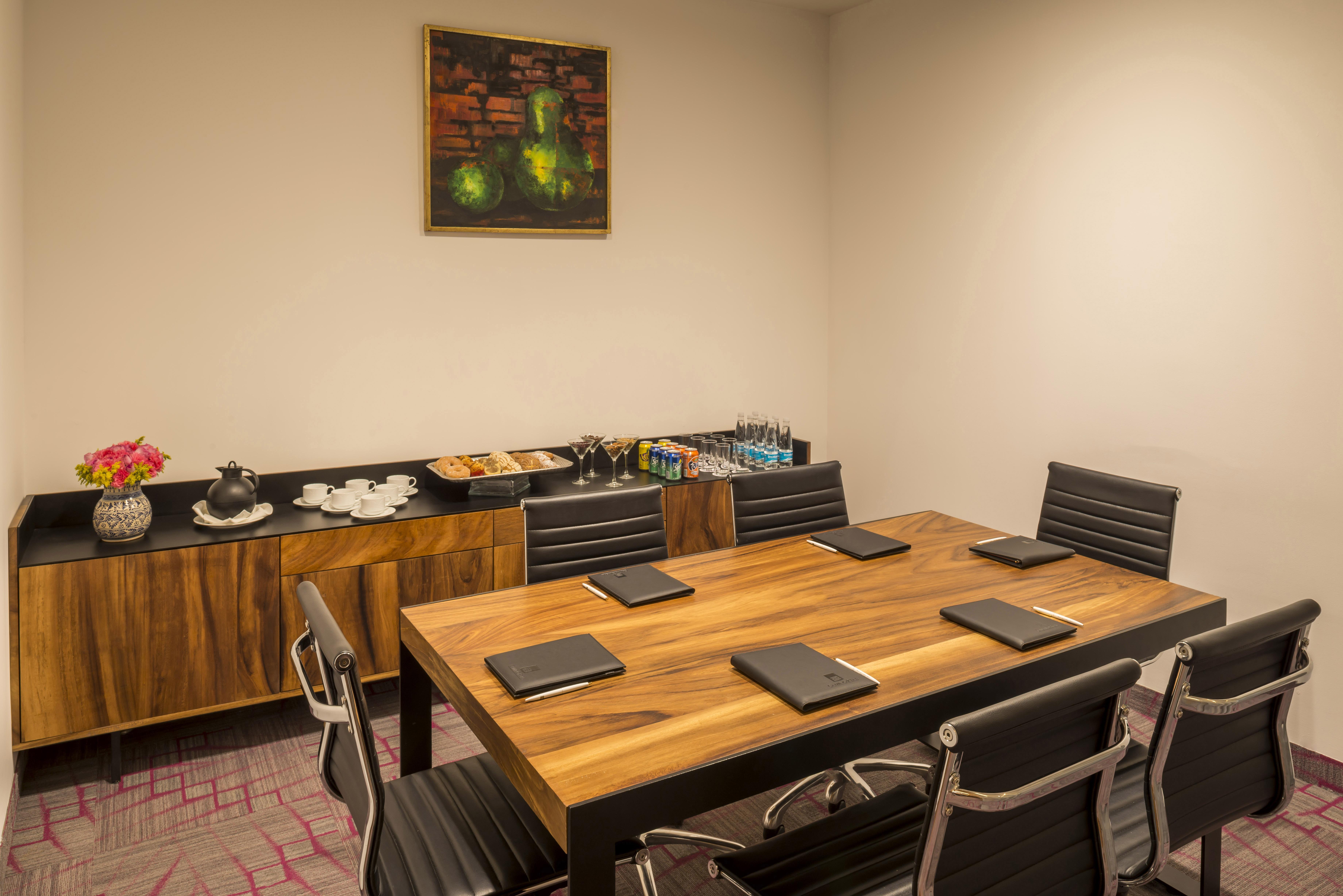 Camino Real Puebla Angelopolis Hotel Buitenkant foto A meeting room at the hotel
