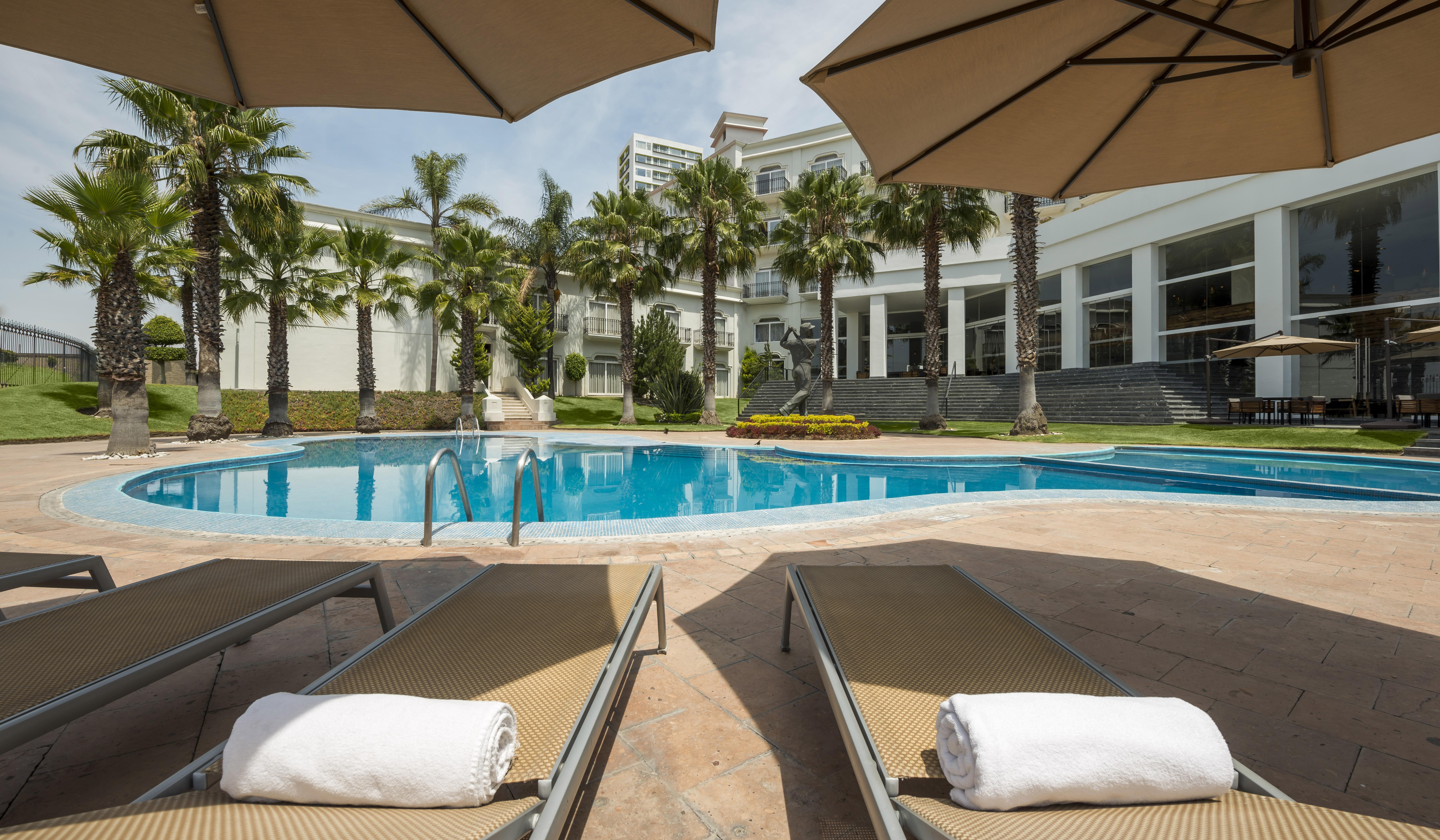 Camino Real Puebla Angelopolis Hotel Buitenkant foto Pool at the hotel