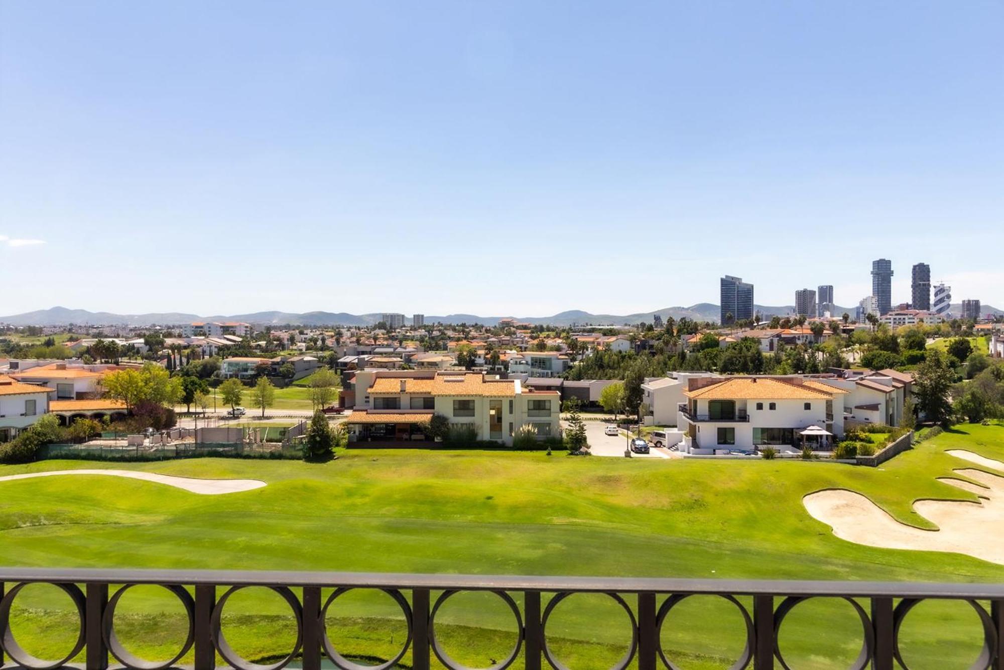 Camino Real Puebla Angelopolis Hotel Buitenkant foto View of the golf course