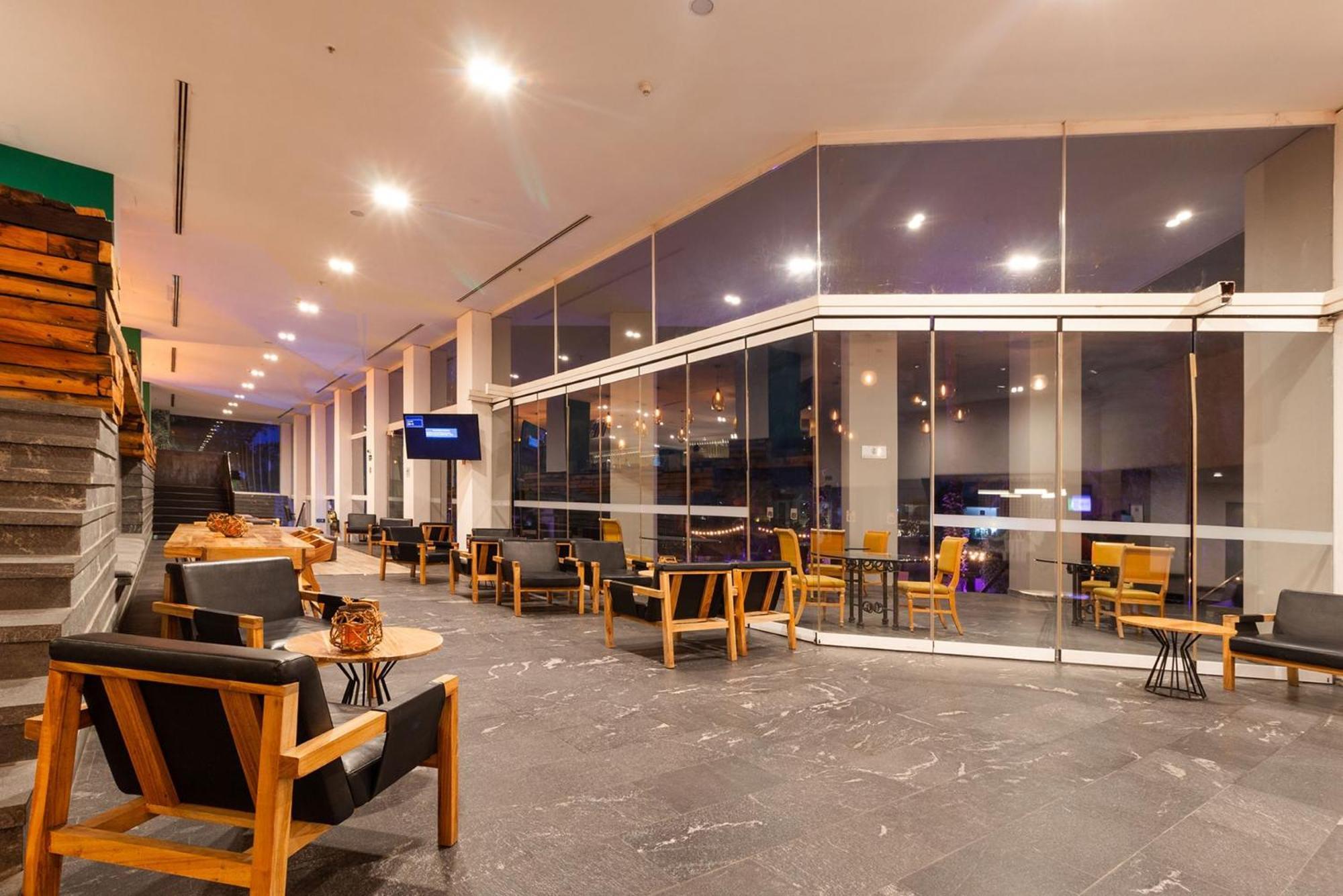 Camino Real Puebla Angelopolis Hotel Buitenkant foto The lounge at the airport