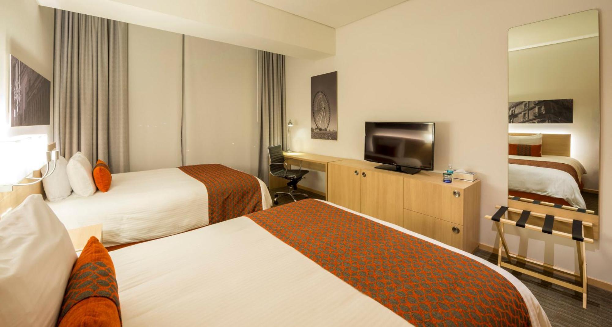 Camino Real Puebla Angelopolis Hotel Buitenkant foto A room at the hotel